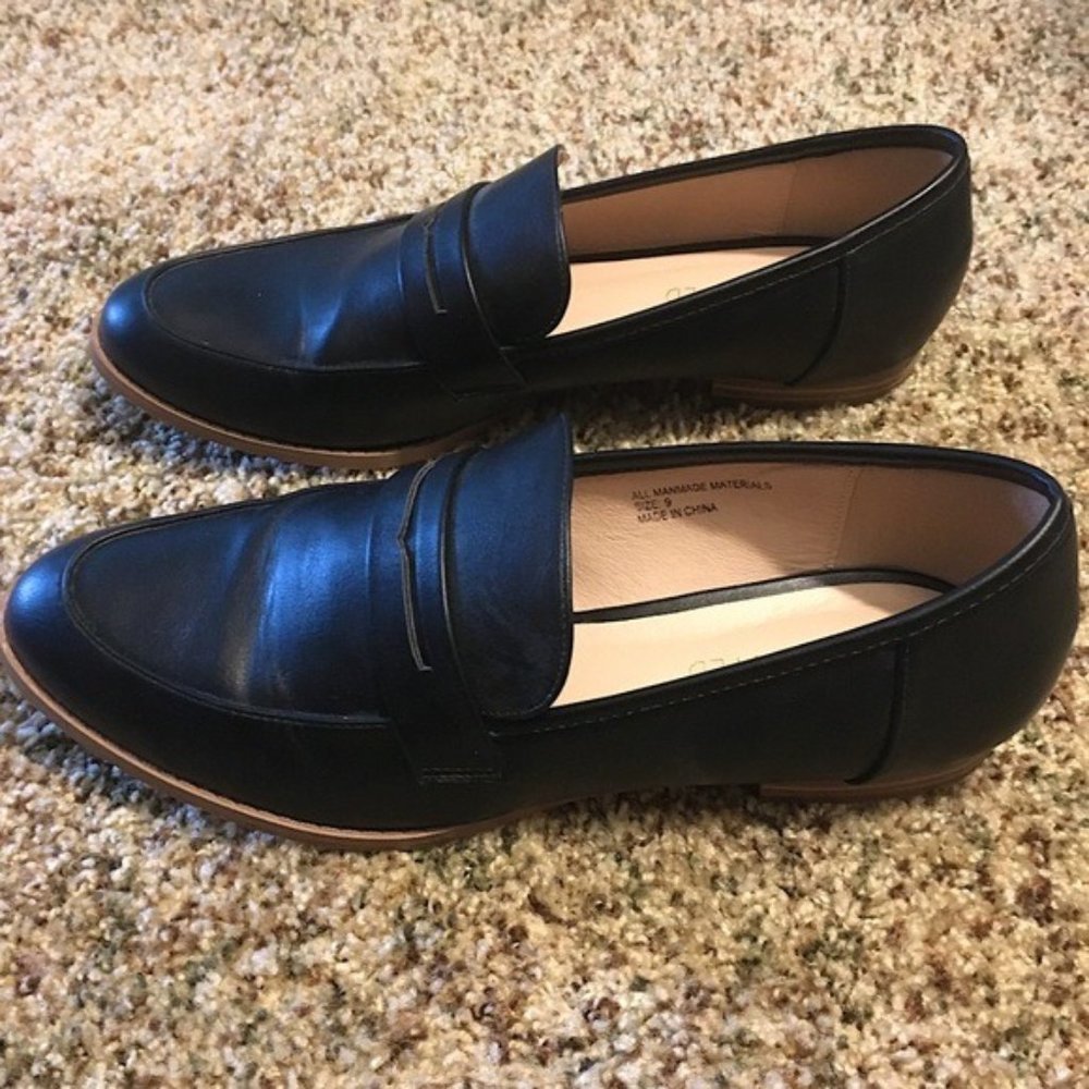 Restricted black loafers size 9